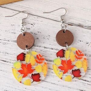 NWT Colorful Maple Leaves Round Acrylic Wood Fall Autumn Dangle Earrings